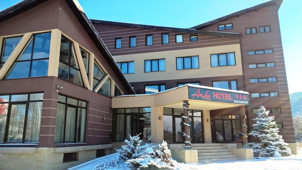 Hotel Ave Lux Săcele Exterior foto