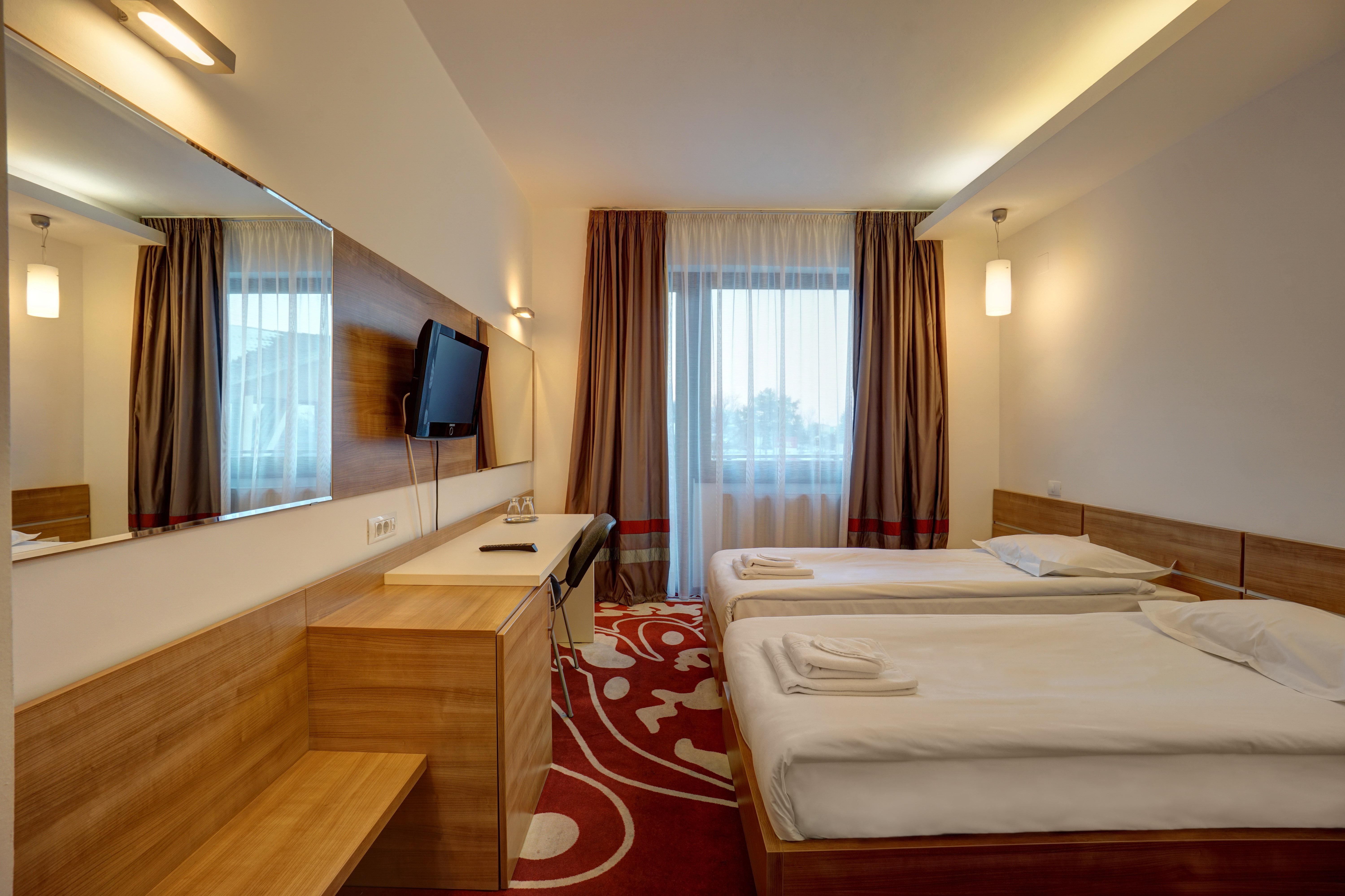 Hotel Ave Lux Săcele Exterior foto