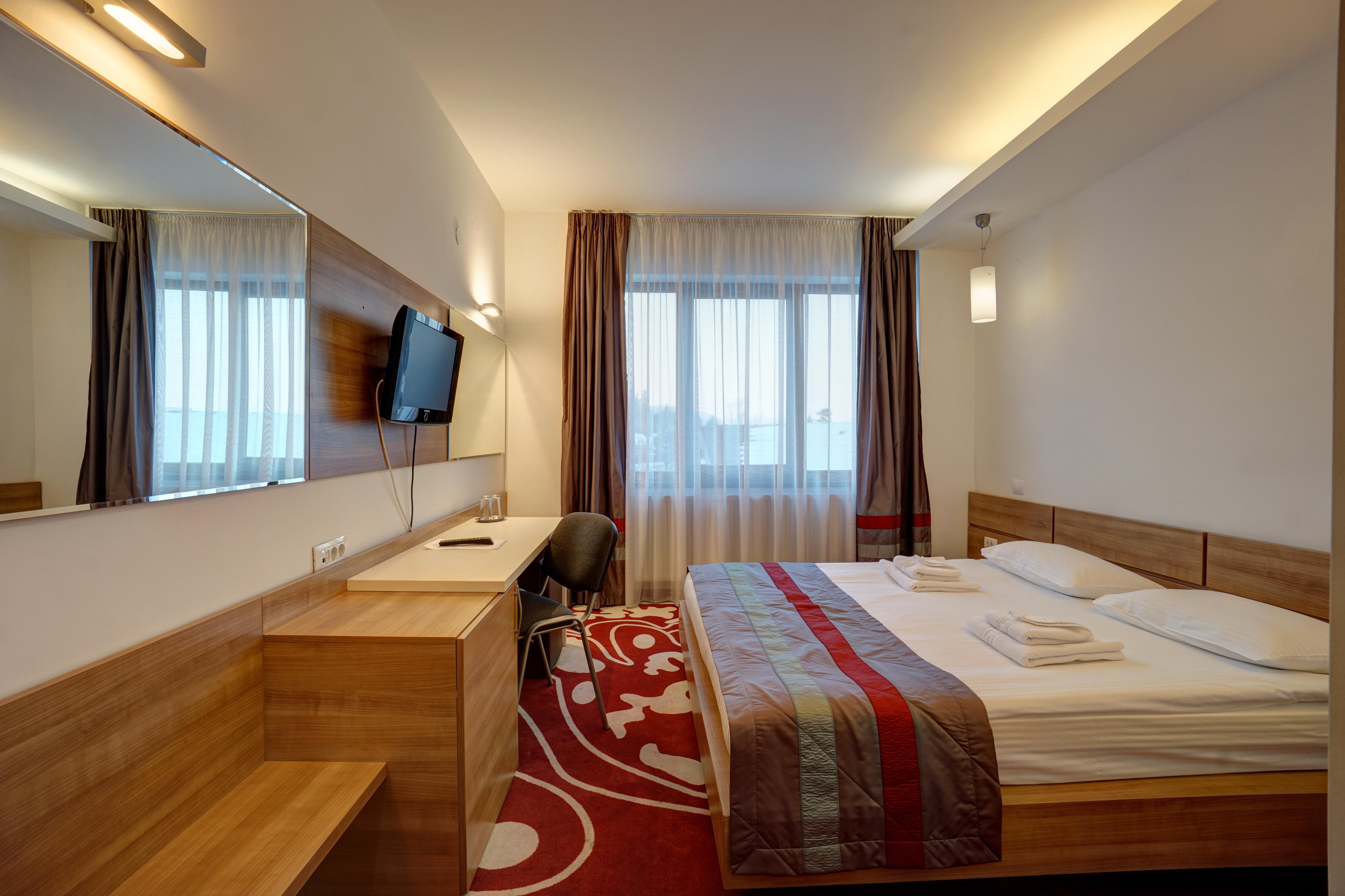 Hotel Ave Lux Săcele Exterior foto
