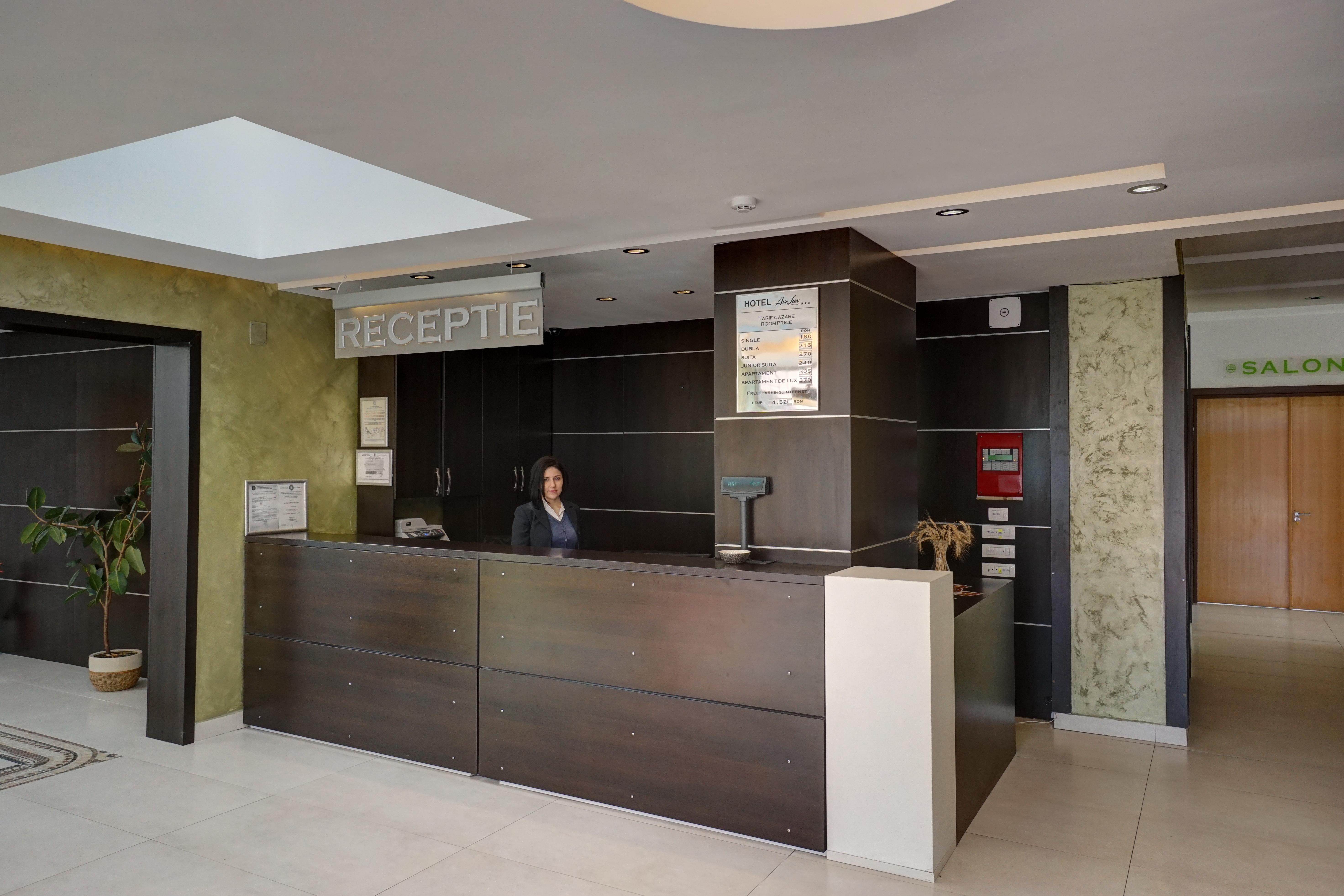 Hotel Ave Lux Săcele Exterior foto