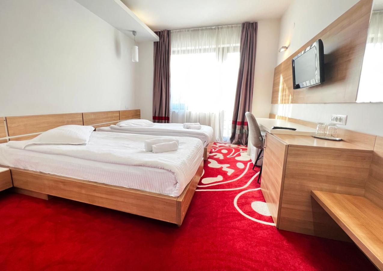 Hotel Ave Lux Săcele Exterior foto