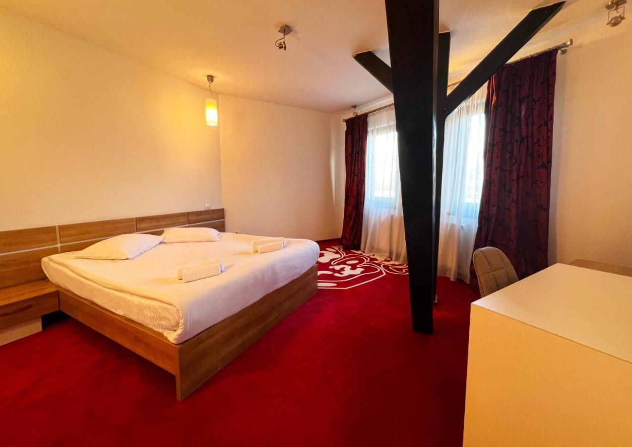 Hotel Ave Lux Săcele Exterior foto