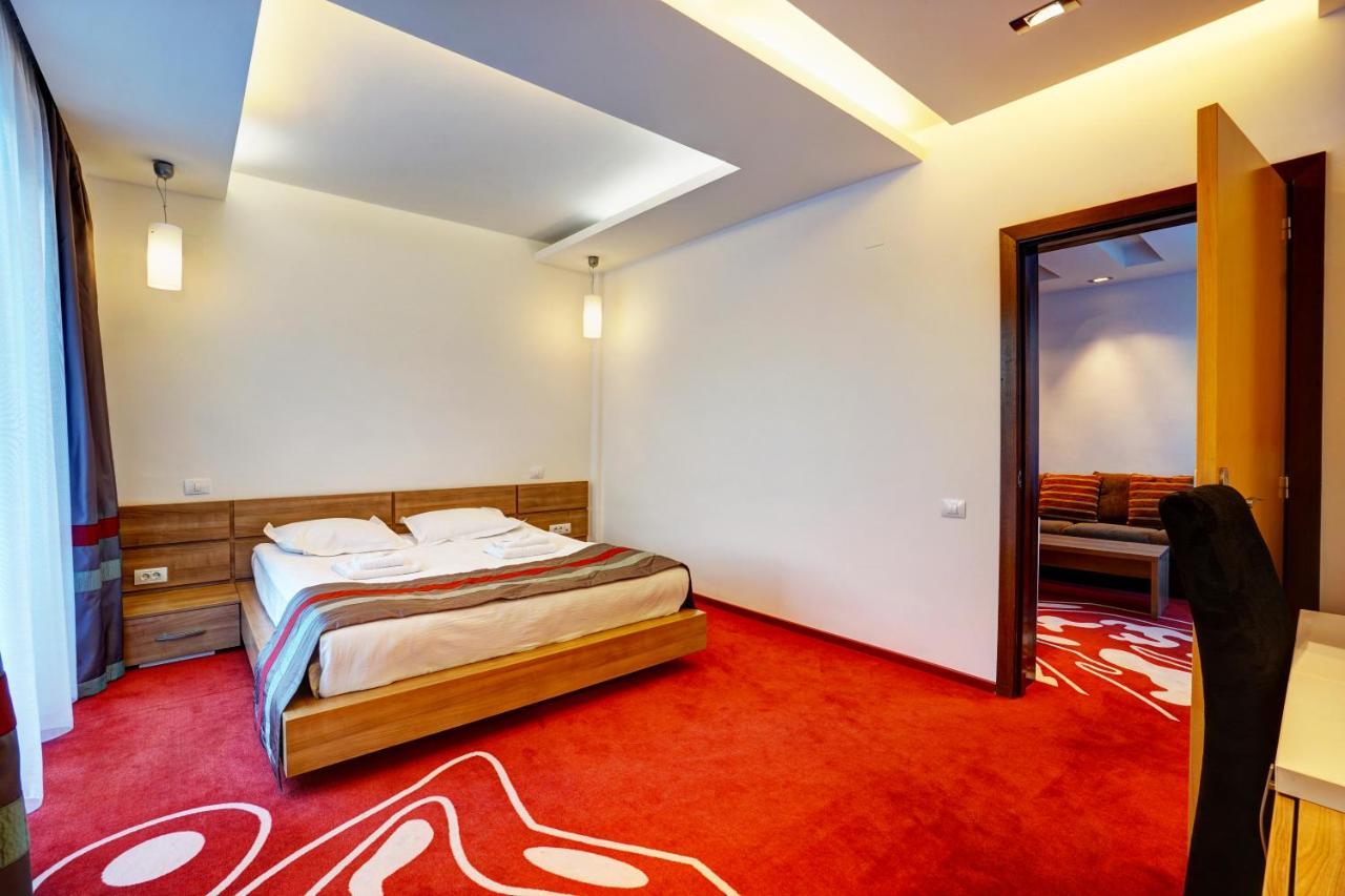 Hotel Ave Lux Săcele Exterior foto