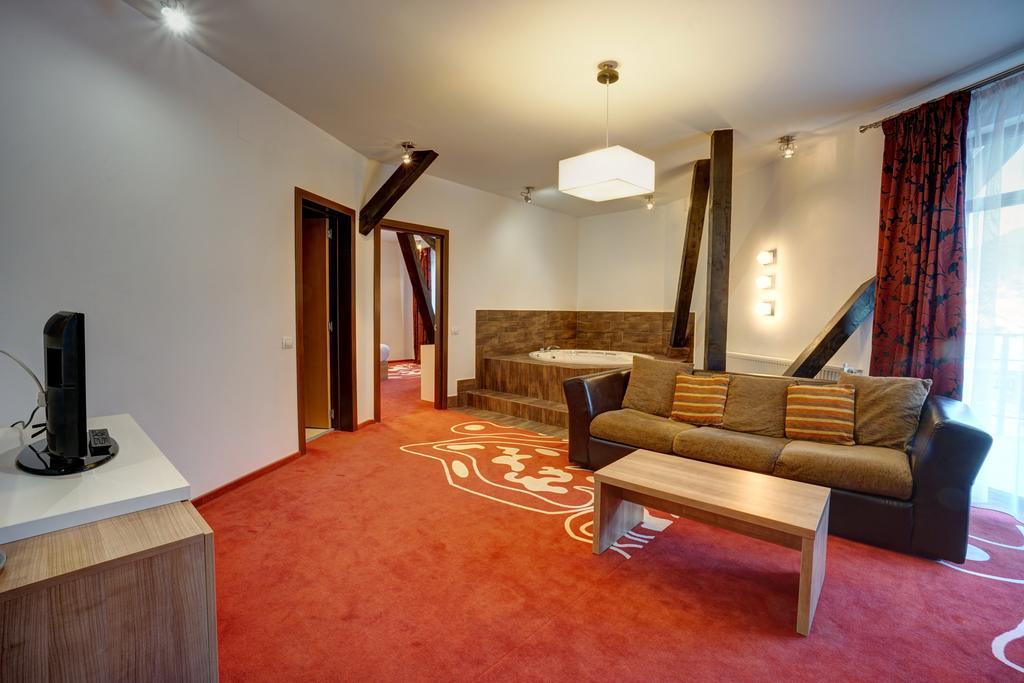 Hotel Ave Lux Săcele Exterior foto